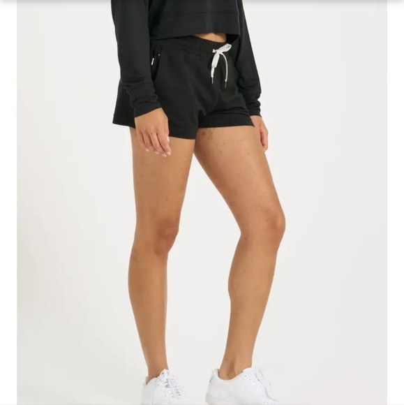 *NWOT* Vuori Halo Performance Shorts - Picture 2 of 6